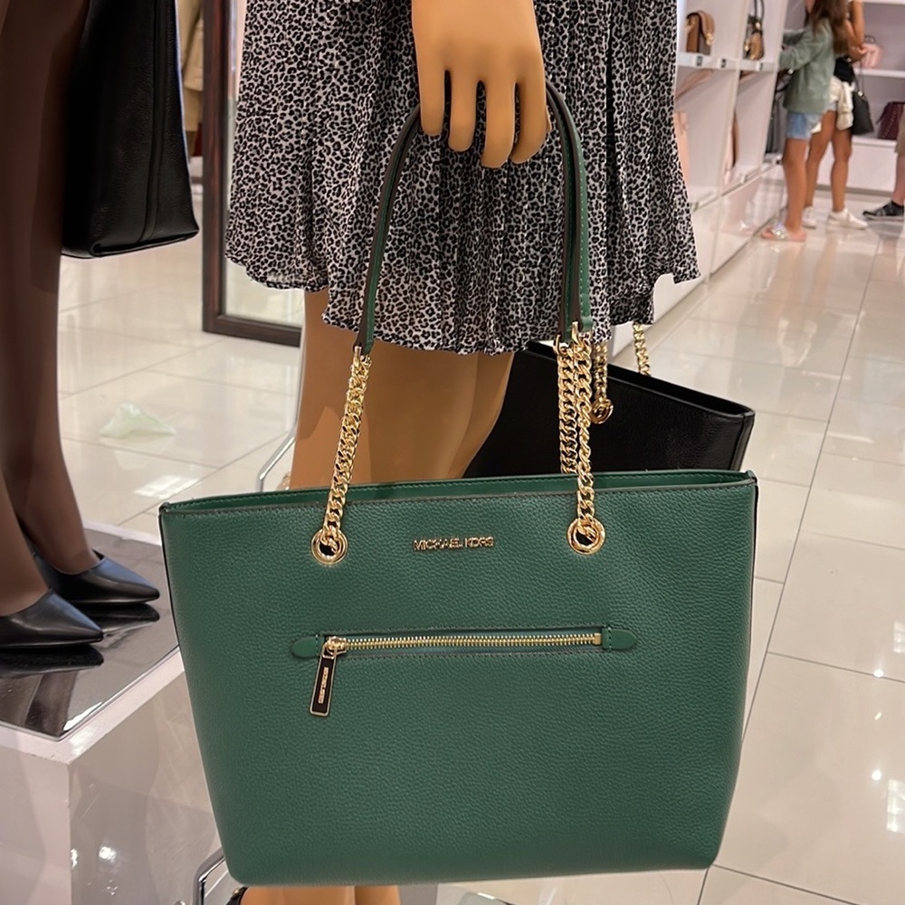 MICHAEL KORS
Jet Set Medium Front Zip Pebbled Leather Chain Tote Bag
Jewel Green - Picture 16 of 16
